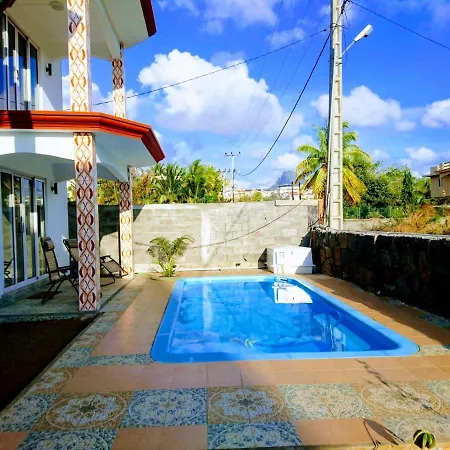 Elegant Apartment Flic En Flac + Pool